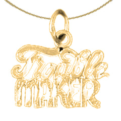 Colgante que dice Trouble Maker de oro de 14K o 18K