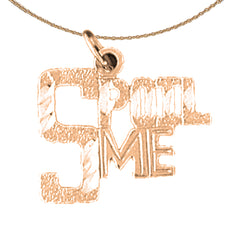 Colgante con texto en inglés "Spoil Me Saying" de oro de 14 quilates o 18 quilates