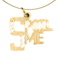 Colgante con texto en inglés "Spoil Me Saying" de oro de 14 quilates o 18 quilates