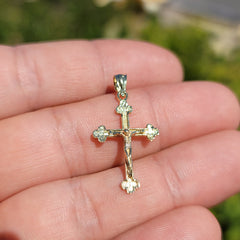 Colgante de crucifijo inferior de oro de 14 quilates o 18 quilates