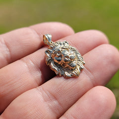 Colgante de cabeza de león de oro de 10K, 14K o 18K