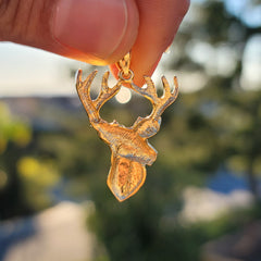 Hirschanhänger aus 10 Karat, 14 Karat oder 18 Karat Gold