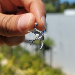 Colgante de Golondrina de Oro de 14K o 18K