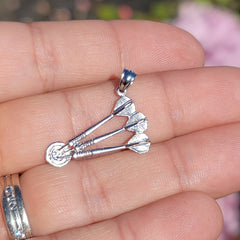 Darts-Anhänger aus 10 Karat, 14 Karat oder 18 Karat Gold