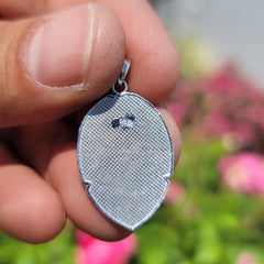 Anhänger „Waage der Gerechtigkeit“ aus 10 Karat, 14 Karat oder 18 Karat Gold