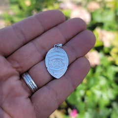 Anhänger „Waage der Gerechtigkeit“ aus 10 Karat, 14 Karat oder 18 Karat Gold