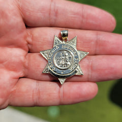 Anhänger mit Polizeiabzeichen aus 10 Karat, 14 Karat oder 18 Karat Gold