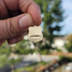 Anhänger mit Polizeiabzeichen aus 10 Karat, 14 Karat oder 18 Karat Gold