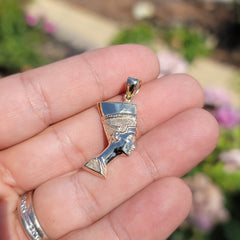 10K, 14K or 18K Gold Nefertiti Pendant