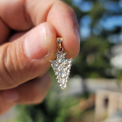 Colgante de punta de flecha de oro de 14 quilates o 18 quilates