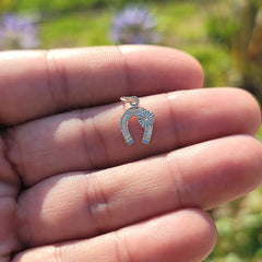 Herradura de oro de 14K o 18K con trébol, colgante de trébol