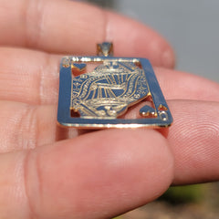 Naipes de oro de 10K, 14K o 18K, colgante Reina de Corazones