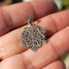 Colgante de copos de nieve de oro de 14 quilates o 18 quilates