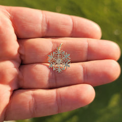 Colgante de copos de nieve de oro de 14 quilates o 18 quilates