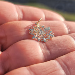 Colgante de copos de nieve de oro de 14 quilates o 18 quilates