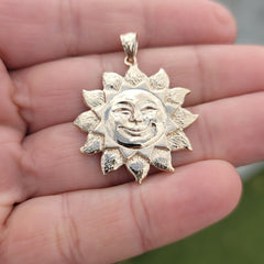 Colgante Sol de Oro de 10K, 14K o 18K