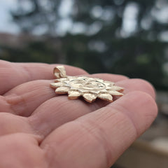 Colgante Sol de Oro de 10K, 14K o 18K