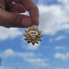 Colgante Sol de Oro de 10K, 14K o 18K