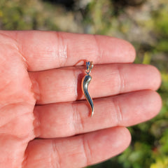 Anhänger aus massivem italienischem Horn, 10 K, 14 K oder 18 K Gold