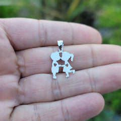 Anhänger „Junge und Mädchen küssen“ aus 14 Karat oder 18 Karat Gold