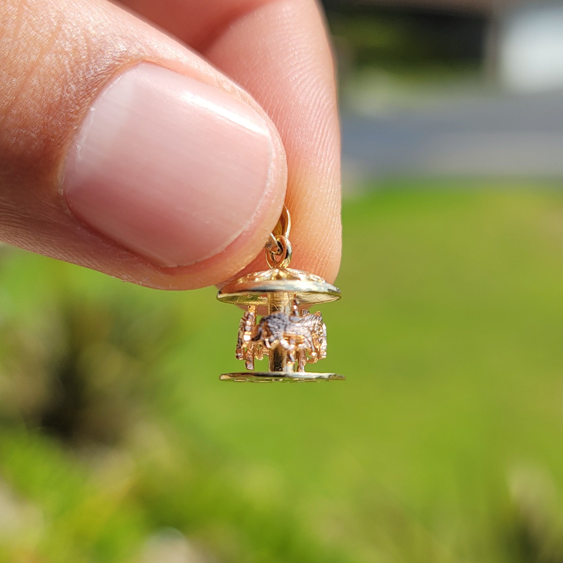 10K, 14K or 18K Gold 3D Carousel Pendant