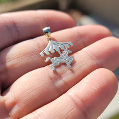 Colgante de caballo carrusel de oro de 14 quilates o 18 quilates