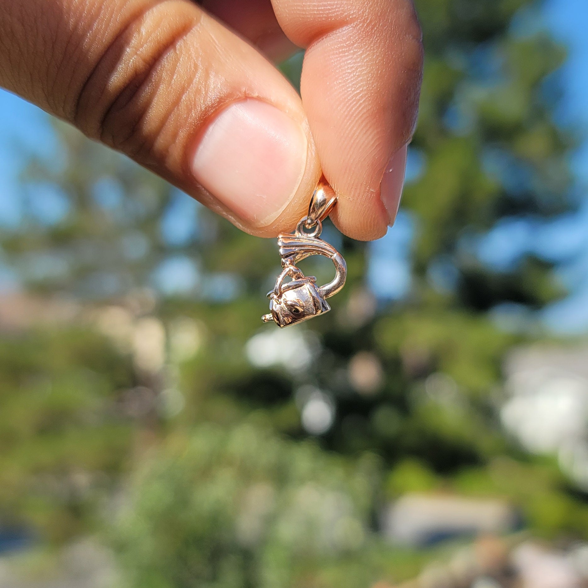 10K, 14K or 18K Gold 3D Record Player Pendant