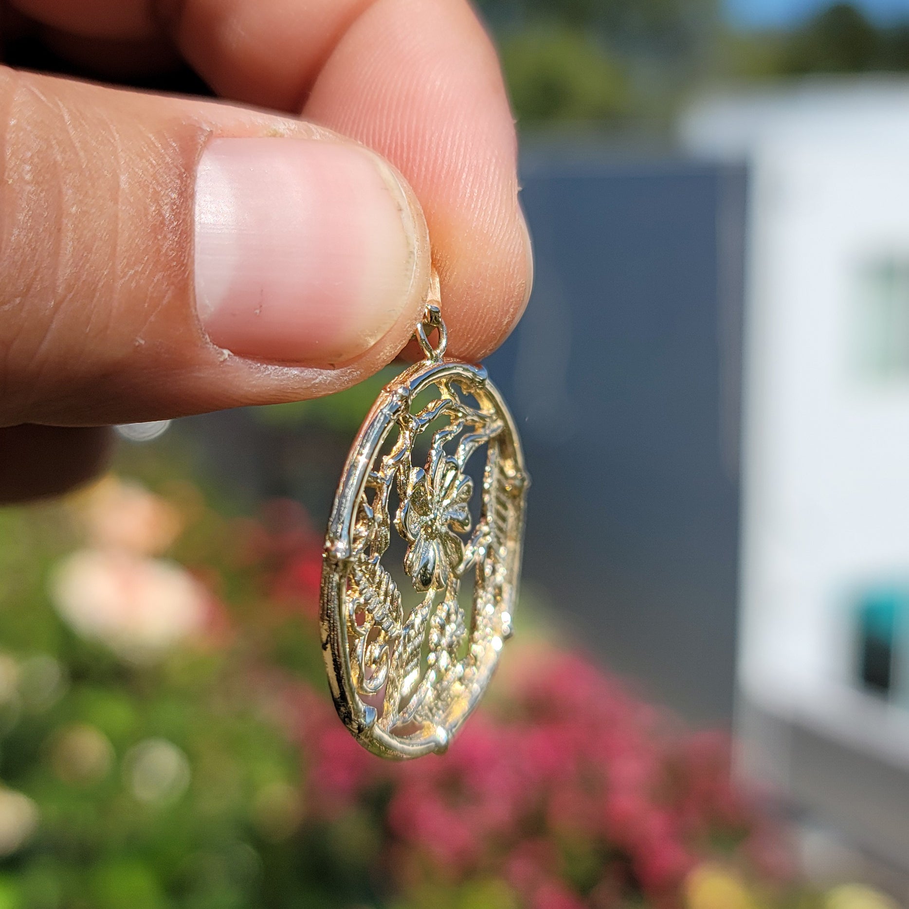 10K, 14K or 18K Gold Flower Design Pendant