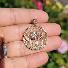 Anhänger mit Blumendesign aus 10 Karat, 14 Karat oder 18 Karat Gold