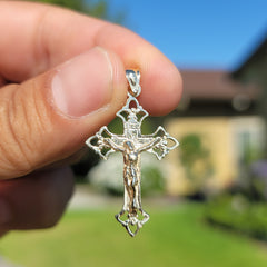10K, 14K or 18K Gold Budded Crucifix Pendant
