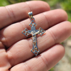 10K, 14K or 18K Gold Budded Crucifix Pendant