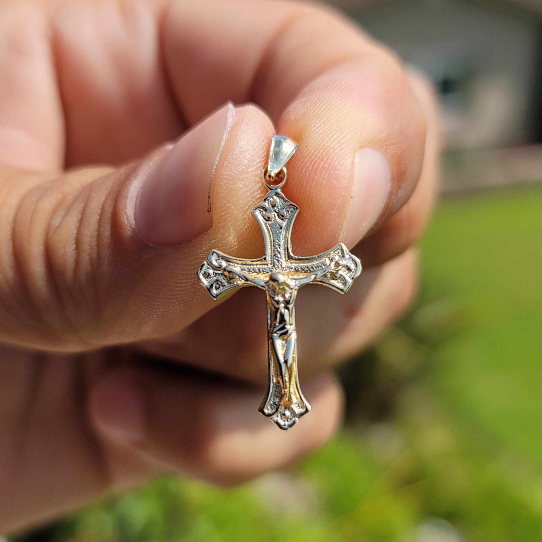 10K, 14K or 18K Gold Budded Crucifix Pendant