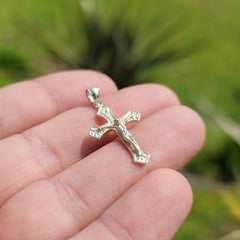 10K, 14K or 18K Gold Budded Crucifix Pendant