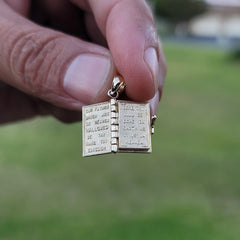 Bibelanhänger aus 10 Karat, 14 Karat oder 18 Karat Gold mit Vaterunser im Inneren