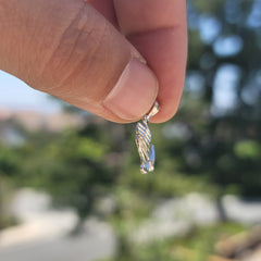 Colgante de manos orando en oro de 14 quilates o 18 quilates