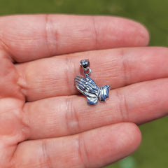 Colgante de manos orando en oro de 14 quilates o 18 quilates