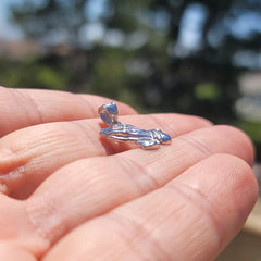 Colgante de manos orando en oro de 14 quilates o 18 quilates