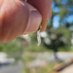 Colgante de manos orando en oro de 14 quilates o 18 quilates