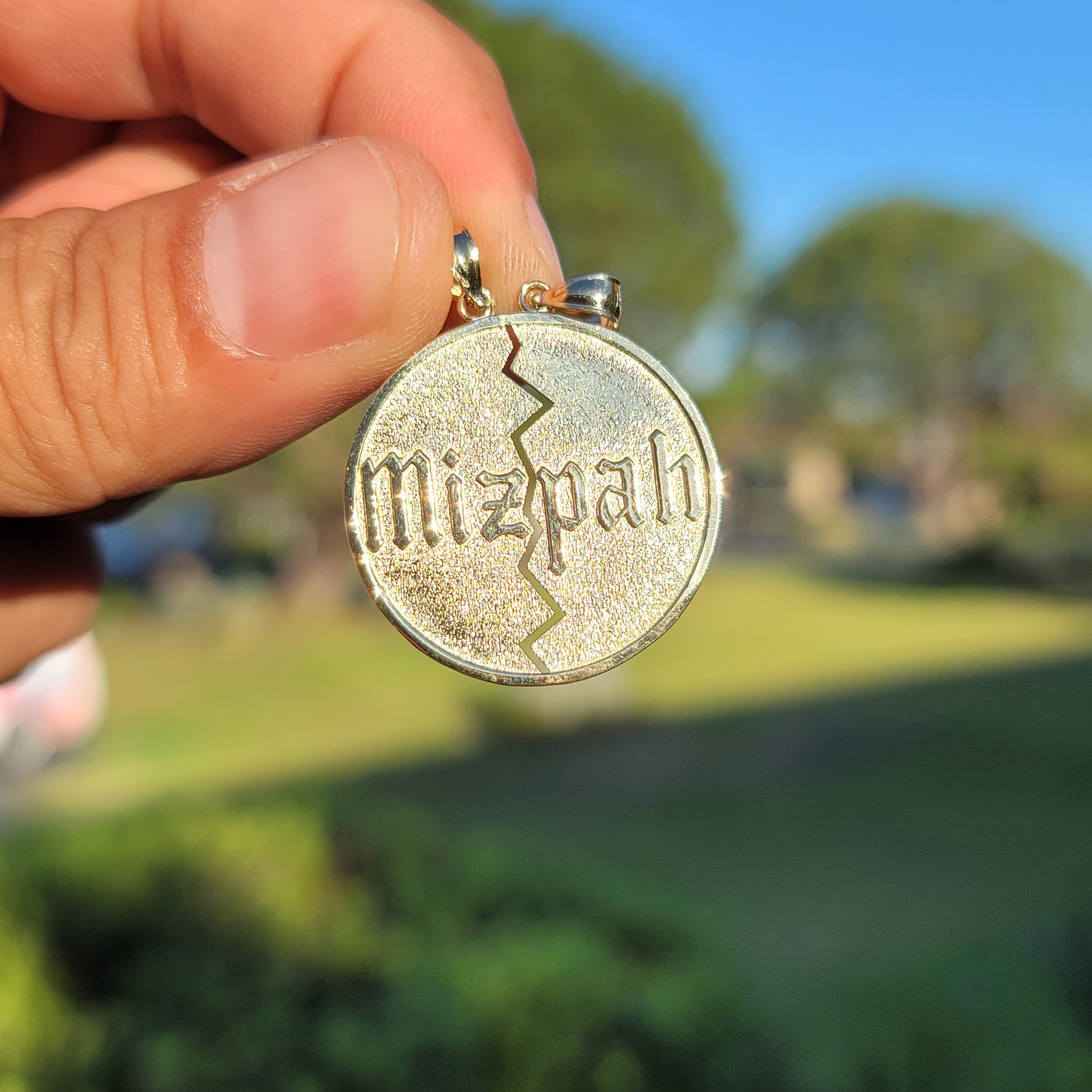 10K, 14K or 18K Gold Breakable Round Mizpah Pendant