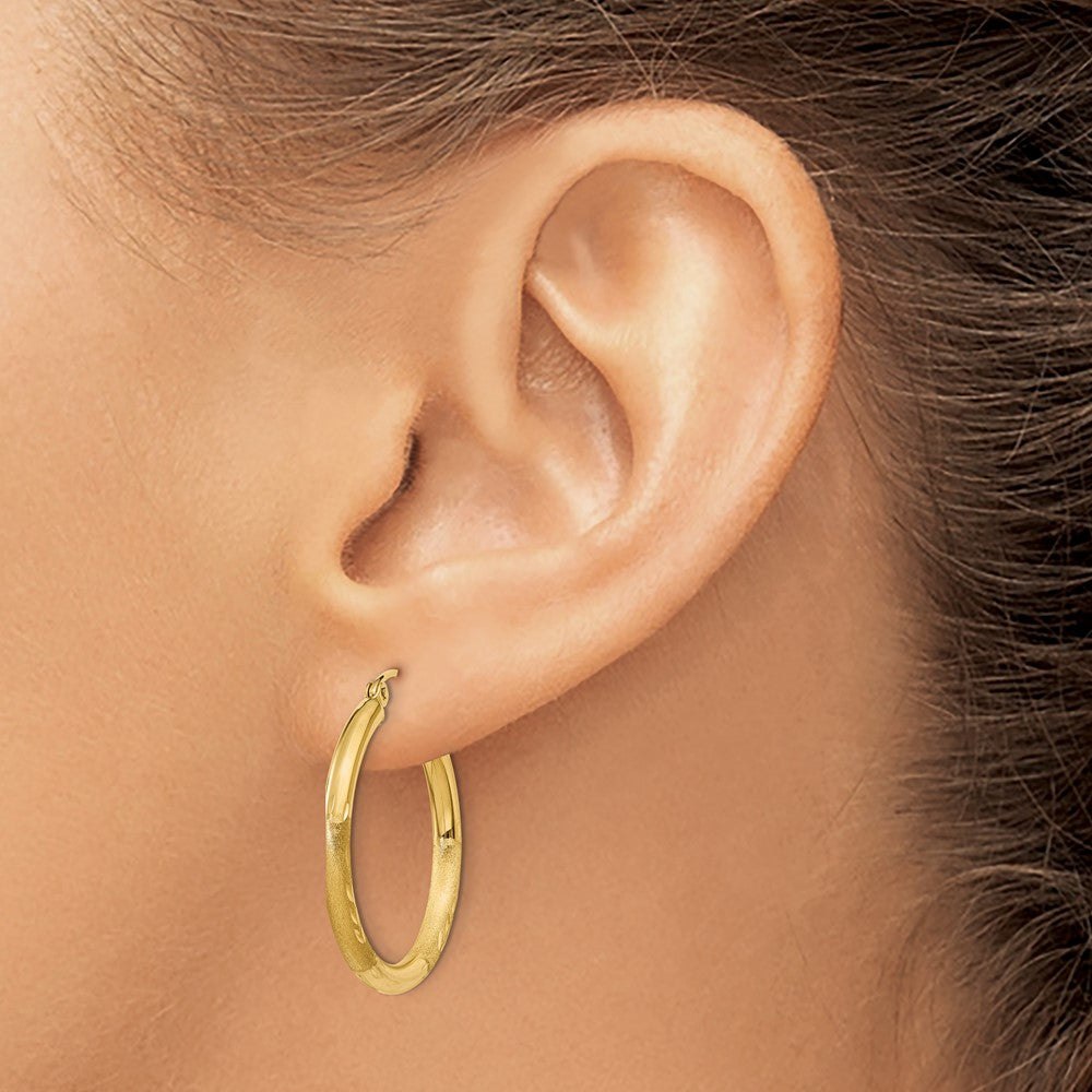 14K Yellow Gold Satin and Diamond-cut 2.5mm Round Hoop Earrings