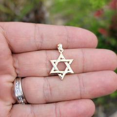 Colgante de estrella de David de plata de ley (bañado en rodio o oro amarillo)