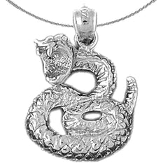 Colgante de serpiente cascabel de plata de ley (bañado en rodio o oro amarillo)
