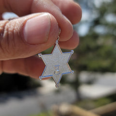 Colgante con insignia de sheriff en plata de ley (chapado en rodio o oro amarillo)