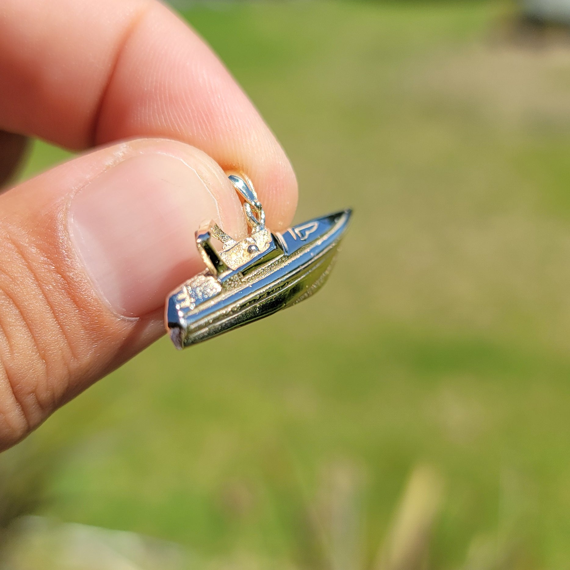 10K, 14K or 18K Gold Speed Race Boat Pendant