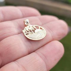 14K oder 18K Gold Anhänger mit Strandszene