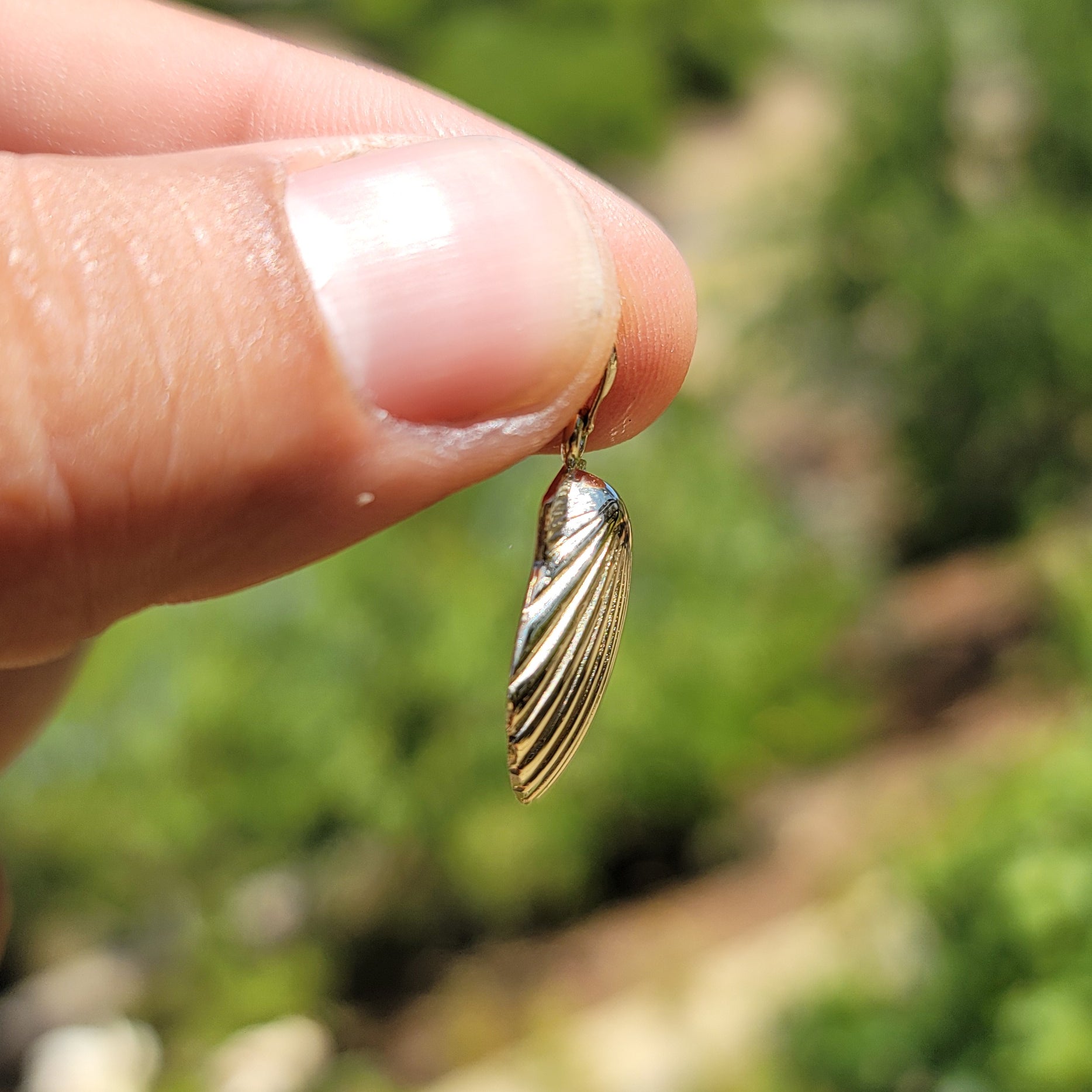 10K, 14K or 18K Gold Shell Pendant