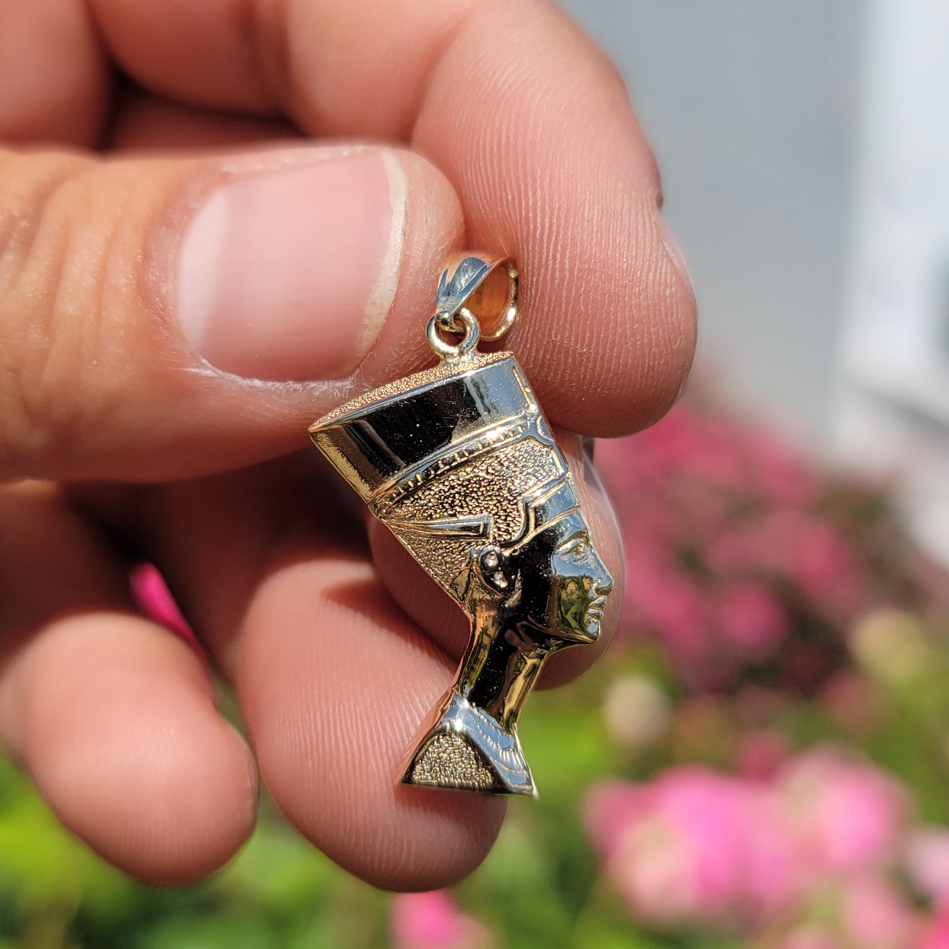 10K, 14K or 18K Gold Nefertiti Pendant