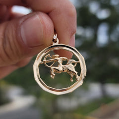 Colgante Zodiaco de Oro de 10K, 14K o 18K - Sagitario