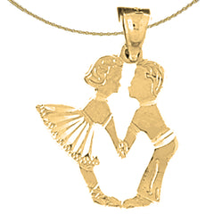Colgante de plata de ley con diseño de niño y niña besándose (bañado en rodio o oro amarillo)